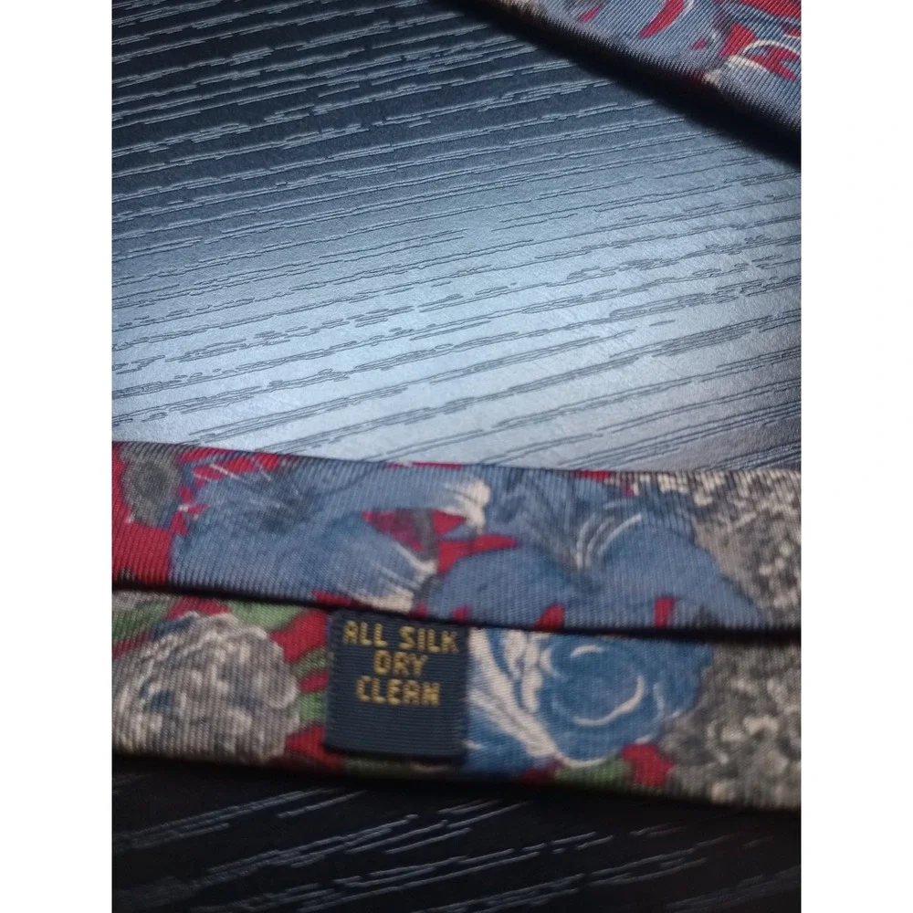 Vintage Bill Blass Silk Necktie Red Blue Floral Roses Classic 3.75